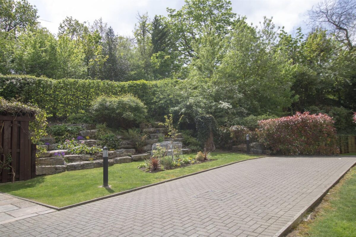 Wray Common Road, Reigate