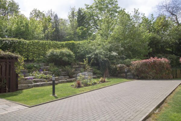 Wray Common Road, Reigate