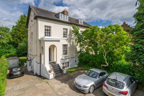 34 Reigate Hill, Reigate
