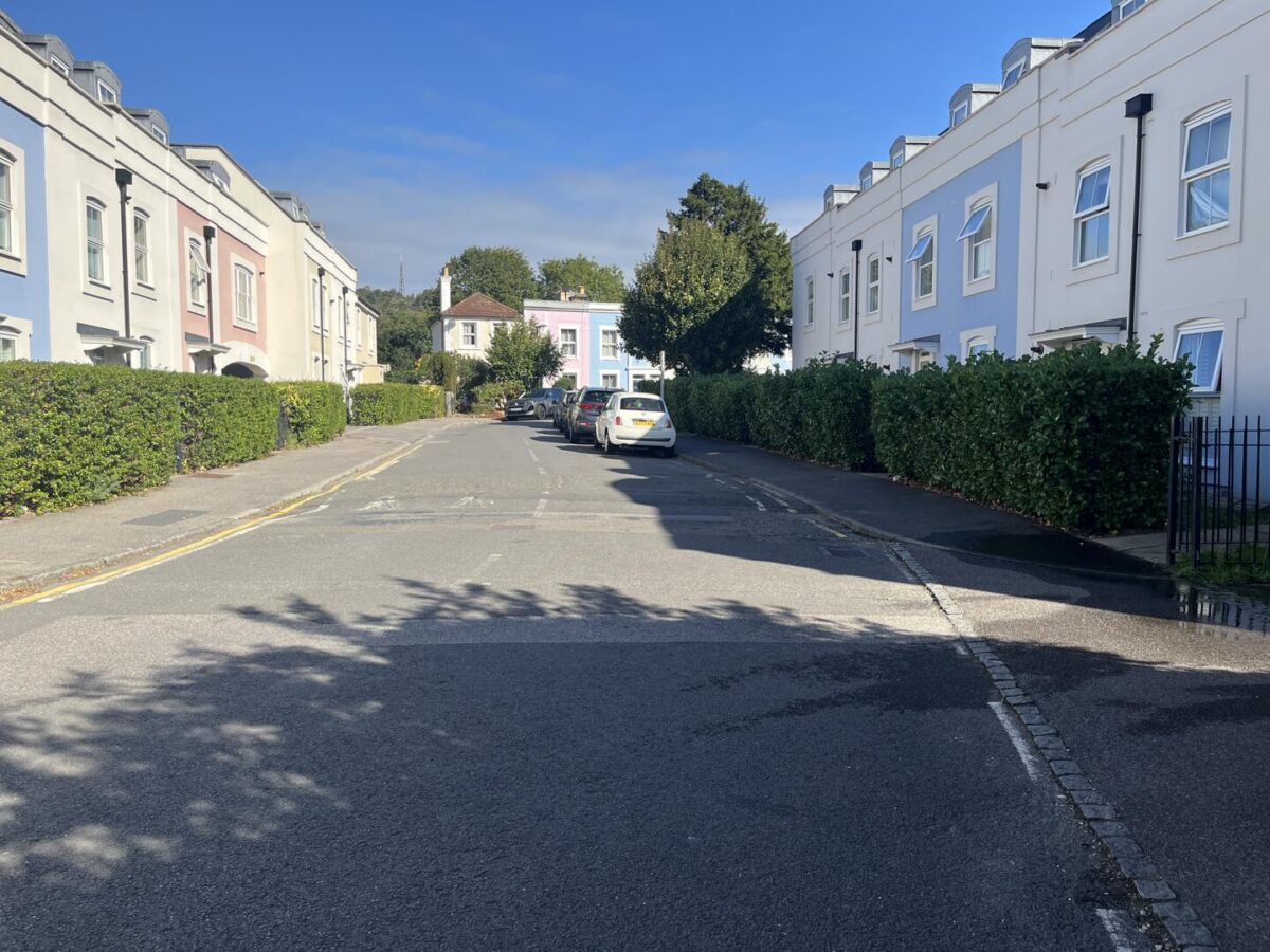 Holmesdale/Warren Road, Reigate